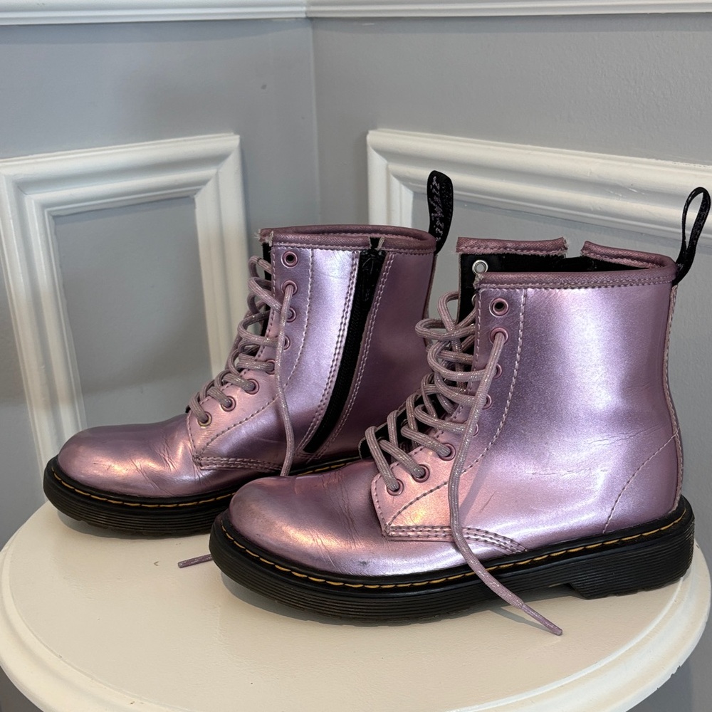Dr. Martens Girls Pink Lavender Spark Metallic Boots Size 2 US - Picture 3 of 10